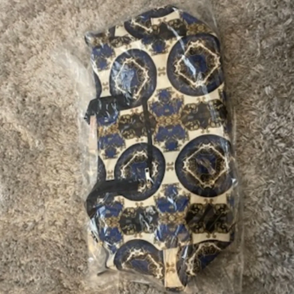 Alice + Olivia Travel Duffel Bag - Picture 14 of 14
